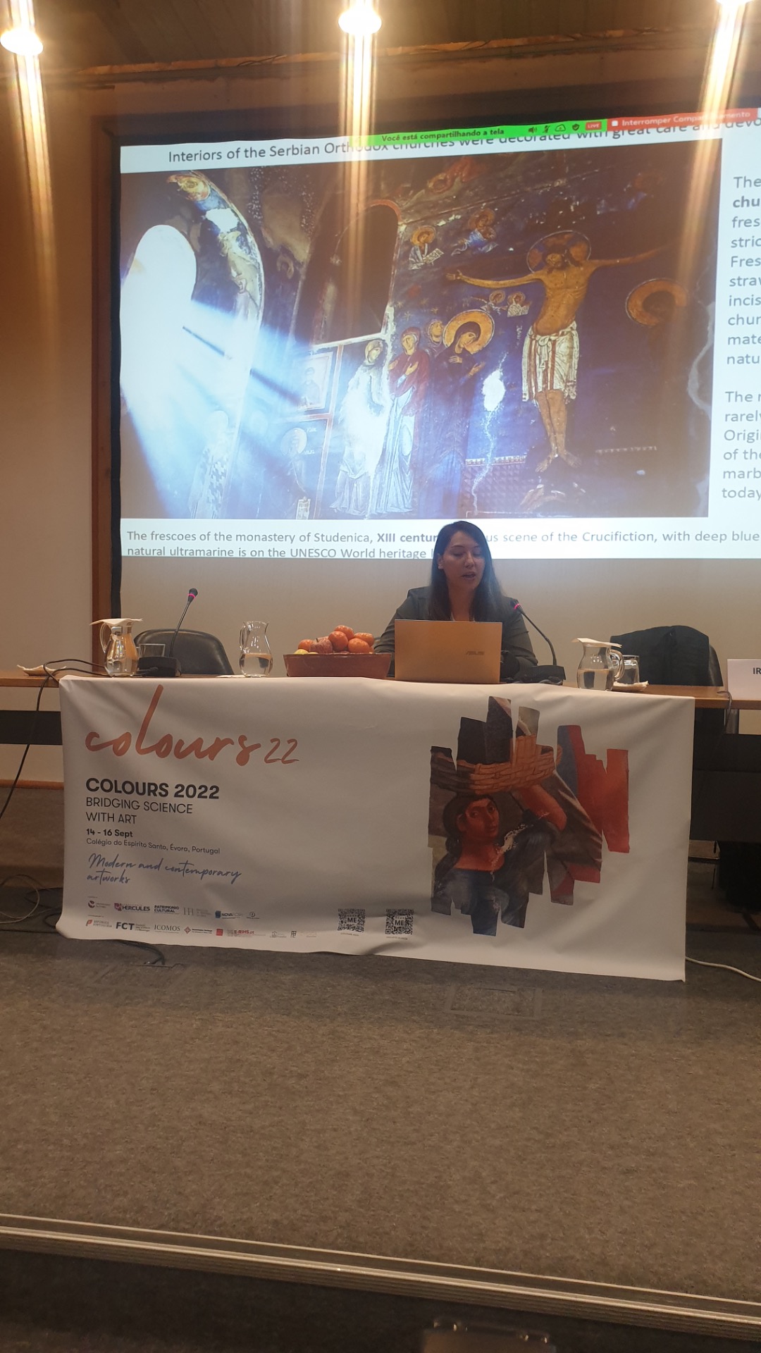 Apresentação na conferência Colours 22 - Brindging Science with Art - Évora, [2022]. Fotografia © [2022] [Miguel Rodrigues]. Todos os direitos reservados.